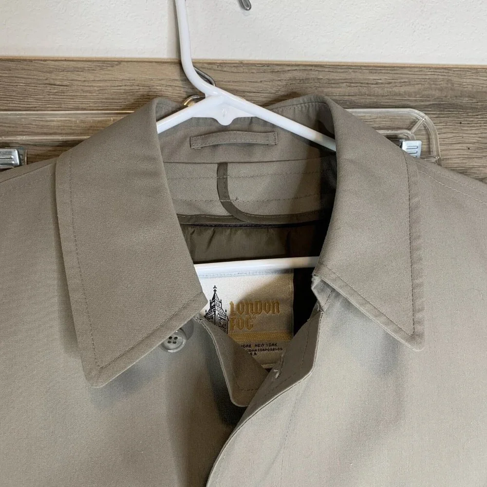 London Fog Trench Coat Men's Size 40 Reg. Tan Hidden Buttons Removable Liner - Picture 6 of 13